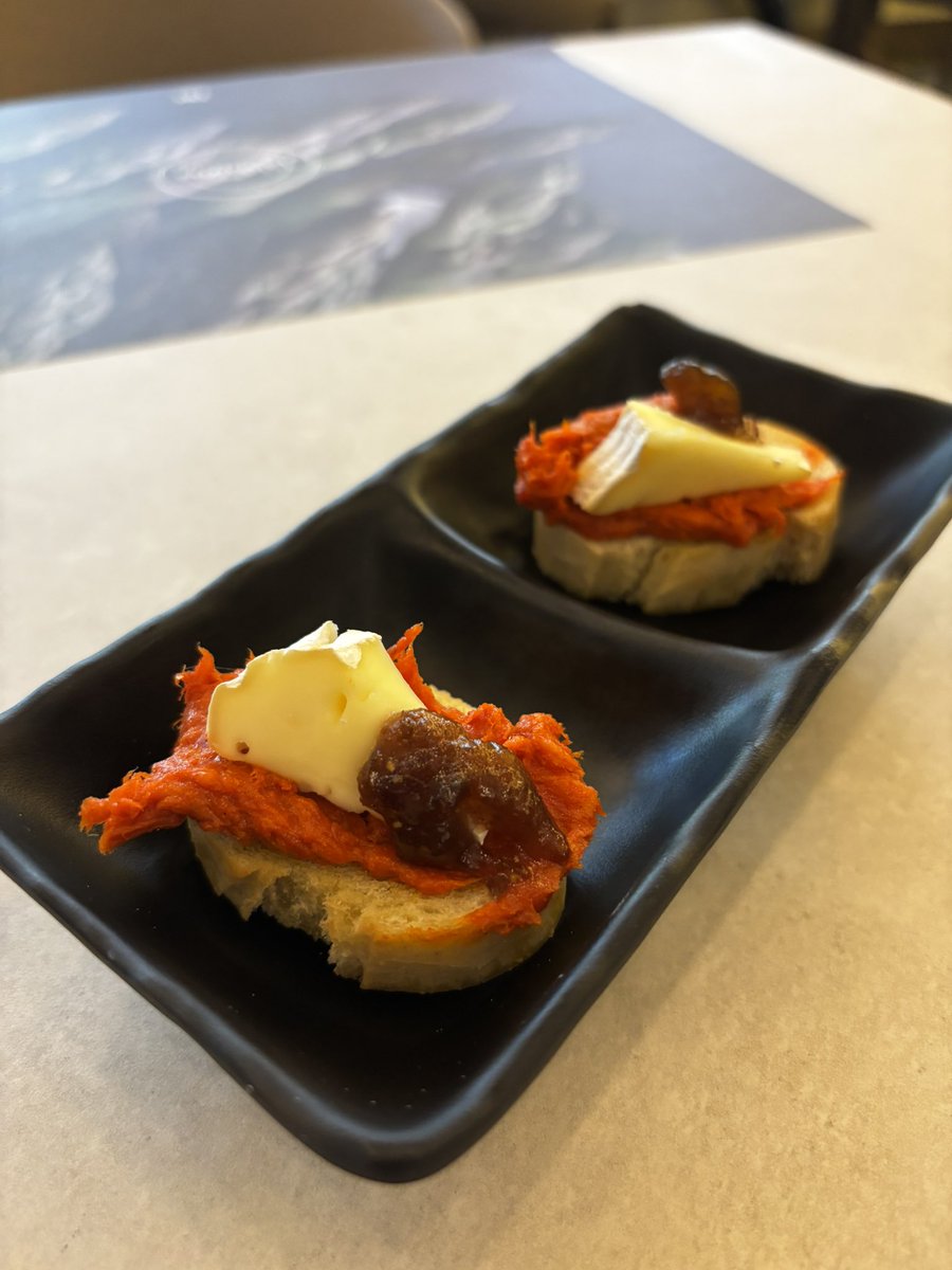 EVernacci's tweet image. Un buen plan ir a @CaixaForum a disfrutar de la magnífica exposición sobre Matisse y después picar algo en Tablafina. 
Recordaba mejor el famoso bocadillo de calamares.