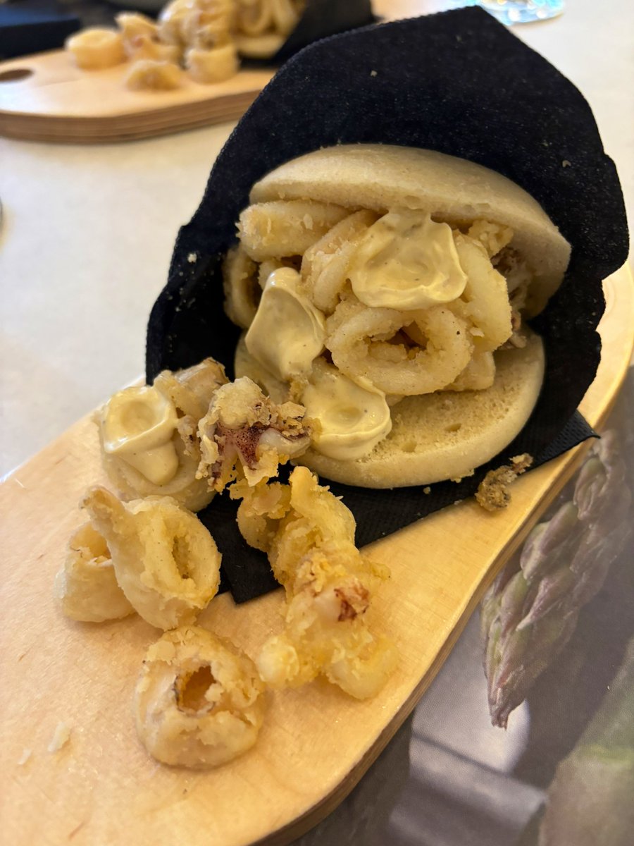 EVernacci's tweet image. Un buen plan ir a @CaixaForum a disfrutar de la magnífica exposición sobre Matisse y después picar algo en Tablafina. 
Recordaba mejor el famoso bocadillo de calamares.