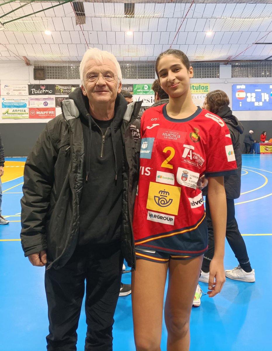 cbmcolores's tweet image. Debut ayer de nuestra jugadora cadete Salma Idrissi con las #GuerrerasPromesas en el partido España-Eslovenia (32-14). Participación también de Filehien Manu Agu, formada en nuestro club. A ambas, y a toda la selección, mucho éxito en este 4 Naciones de Tarazona #SomosdeColores