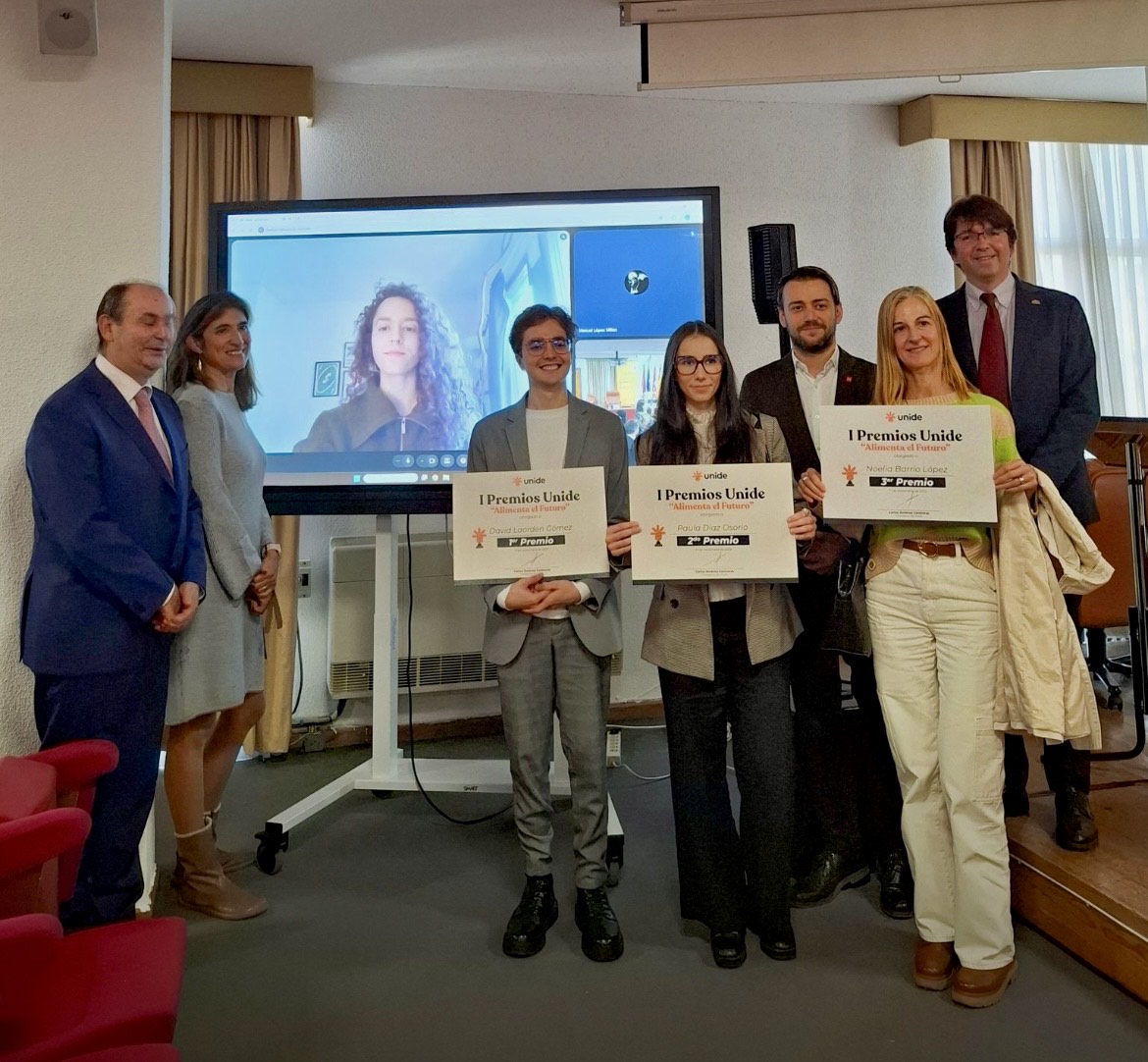 ETSIDI_UPM's tweet image. Nos despedimos con el éxito de 🏆 nuestra estudiante Noelia Barrio López, una de las ganadoras de los Premios Unide “Alimenta el Futuro” 2025  con su TFG “Diseño de dedos robóticos tipo Fin Ray para manipulación de tomates” 🍅🤖🌱 ¡Enhorabuena! 👏👏👏
#PremiosUnide  #somosUPM