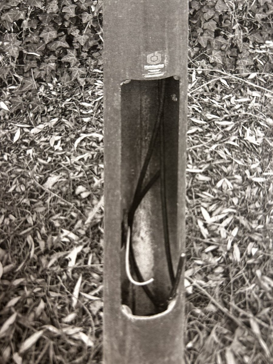 Tout une partie de la route de Cabourg privé d’éclairage public. La faute à des voleurs de cuivre qui ont arraché les fils dans chaque mât d’éclairage. Plainte va être déposée. Réparations coûteuses à prévoir.