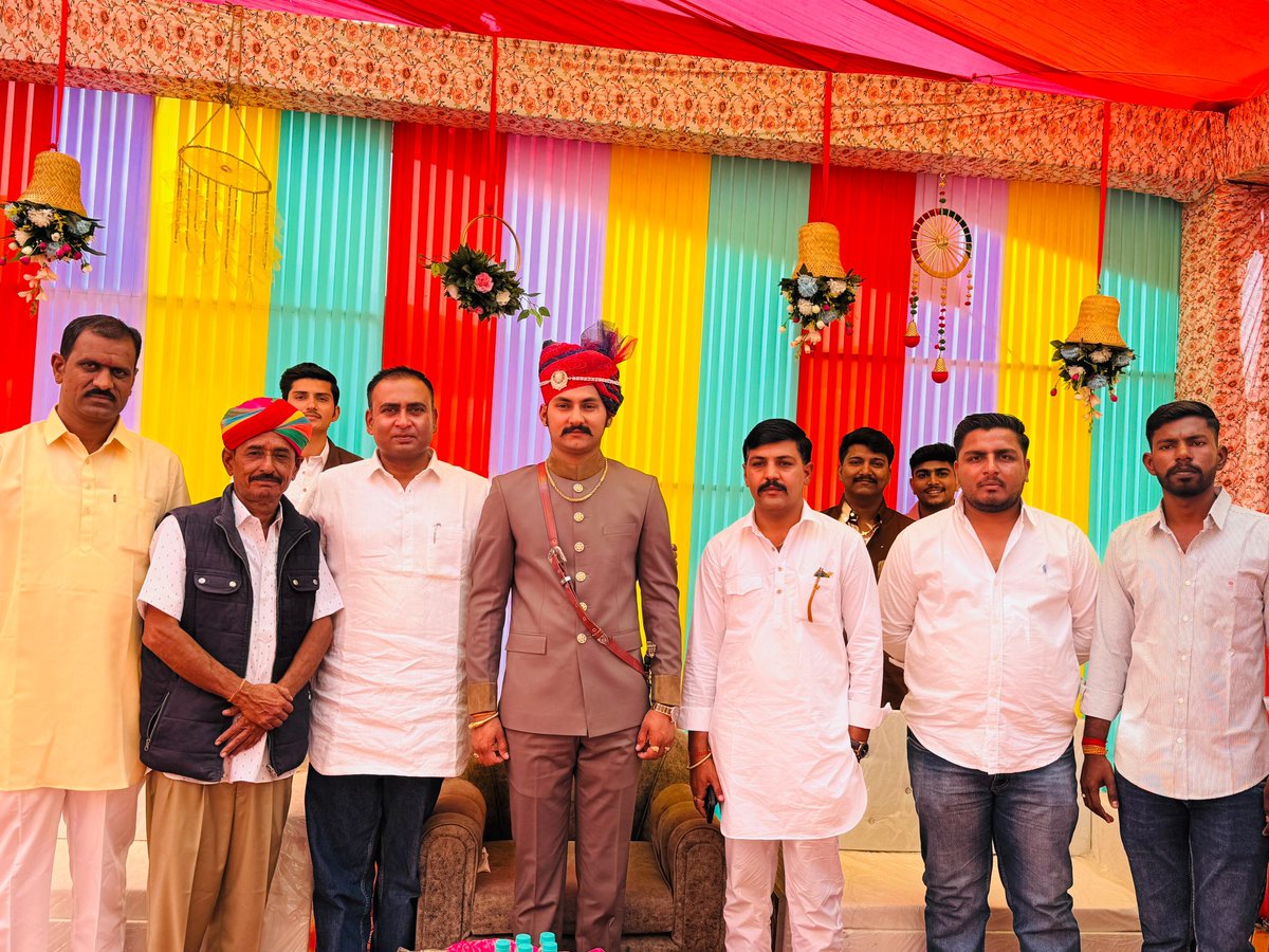AzadBarmer's tweet image. आज बाड़मेर शहर में श्री छोटूसिंह जी महेचा के सुपुत्र स्वरूपसिंह के विवाह समारोह में सम्मिलित होकर समस्त परिवारजनों को शुभकामनाएं प्रेषित की। #Barmer