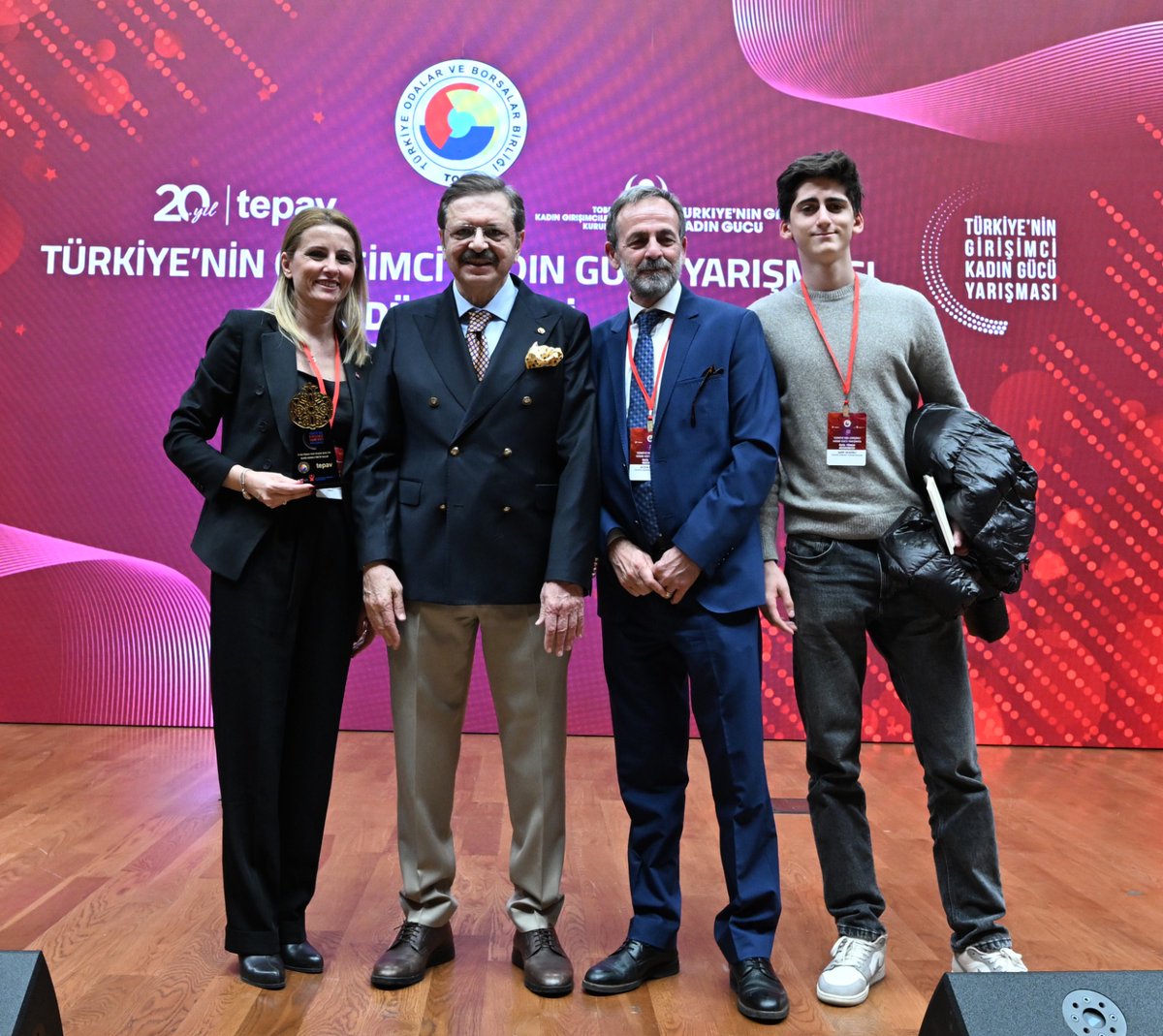 Türkiye'nin Girişimci Kadın Gücü yarışmasında en hızlı büyüyen kadın girişimci şirket 3.sü olan NİLDOĞA DAYANIKLI TÜKETİM MALLARI VE DANIŞMANLIK HİZMETLERİ SAN. TİC. A. Ş. yön. kur. bşk. ve Odamız Genç Kadın Girişimci üyesi Serpil DEMİRLİ başarıya imza atmıştır.