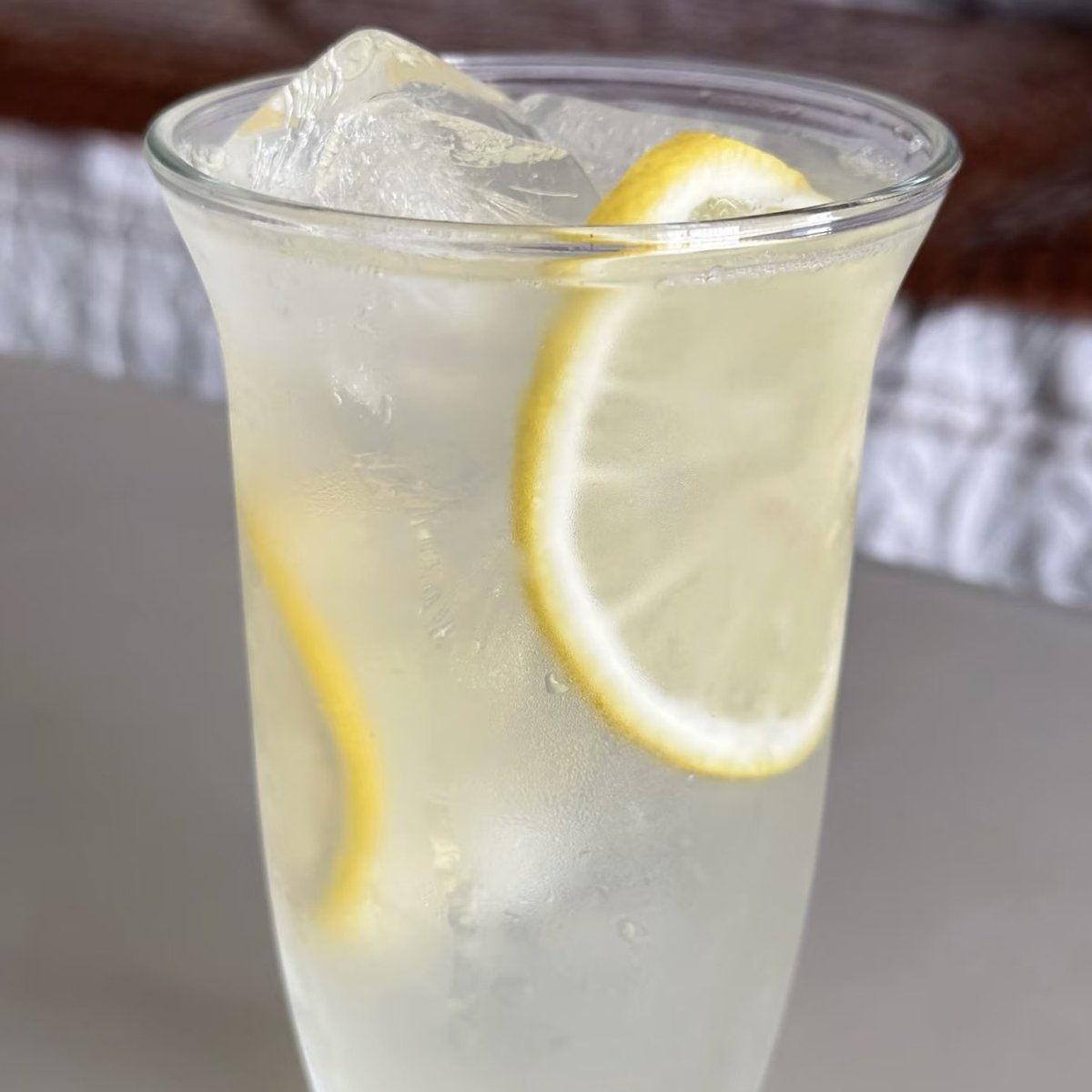 roselymarchela's tweet image. omg look at this… finding a body mist that’s safe for workouts AND smells fresh is a lifesaver 😭🩷