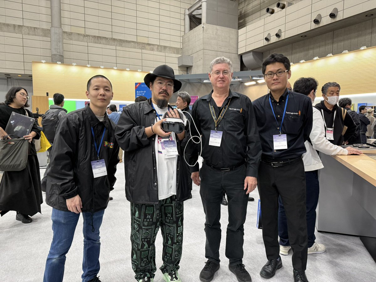 _wato's tweet image. BlackmagicdesignのURSAのプロダクトマネジャーのティム氏と、DaVinciResolveの製品開発責任者のピーター氏にこれからのイマーシブについて色々とお話もさせてもらいました。
そして弊社で製作した　#イマーシブ推し活　も体験してもらいましたー！
#InterBEE2025 #Blackmagicdesign 
@BMD_NewsJP…
