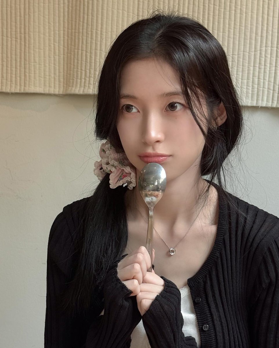 a_r_ing_o's tweet photo. arininair 인스타그램 #아린 https://t.co/LcpnCfTd7H