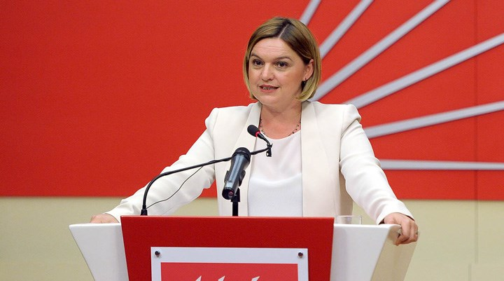 tcbuyuksehIr1's tweet photo. CHP Genel Sekreteri Selin Sayek Böke, CHP'nin yeni parti programını açıklıyor:

"Türkiye, Saray'dan değil Meclis'ten yönetilecek ve parlementer sistem esas olacak." https://t.co/2gb7kAhQhr