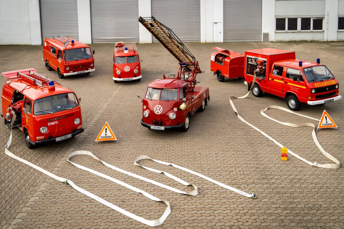 VW_JPN's tweet photo. 【VW広報】

働くすべての人たちに、ありがとう。​

ご覧いただいているのは、実在するフォルクスワーゲンの“はたらくクルマ”たち。

消防車にはじまり、清涼飲料ブランドの販売促進に使われたワーゲンバス、鉄道の軌道を点検するKlv-20(なんと鉄道の上を走るんです！)など、働く人々のために働いてきました。
「働く」が意味するのは、会社で仕事をすることだけじゃない。家事や育児を頑張ること、ボランティアに努めること、勉強すること、目標に向けて打ち込むこと…そのどれもが「働く」だと考えます。

フォルクスワーゲンは、誰かのために、自分のために、一生懸命になれる人たちのそばにいたい。今日は勤労感謝の日。普段なかなか言えなかった感謝の言葉を、皆さんも伝えてみてはいかがでしょう。

#フォルクスワーゲン​​​ #勤労感謝の日​ #はたらくクルマ​ #ありがとう​ #Volkswagen​​​ #VW