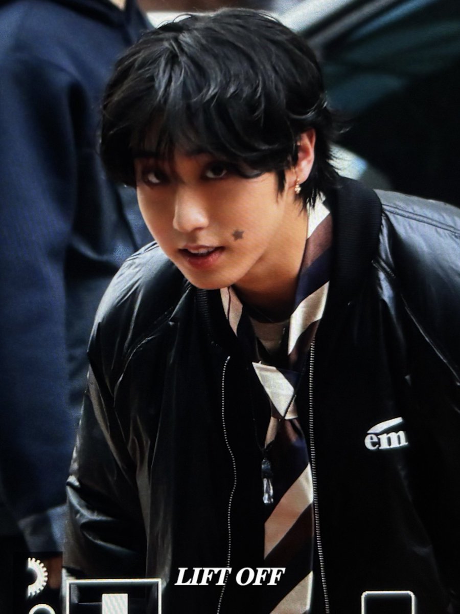 𝐋𝐈𝐅𝐓 𝐎𝐅𝐅 tweet media