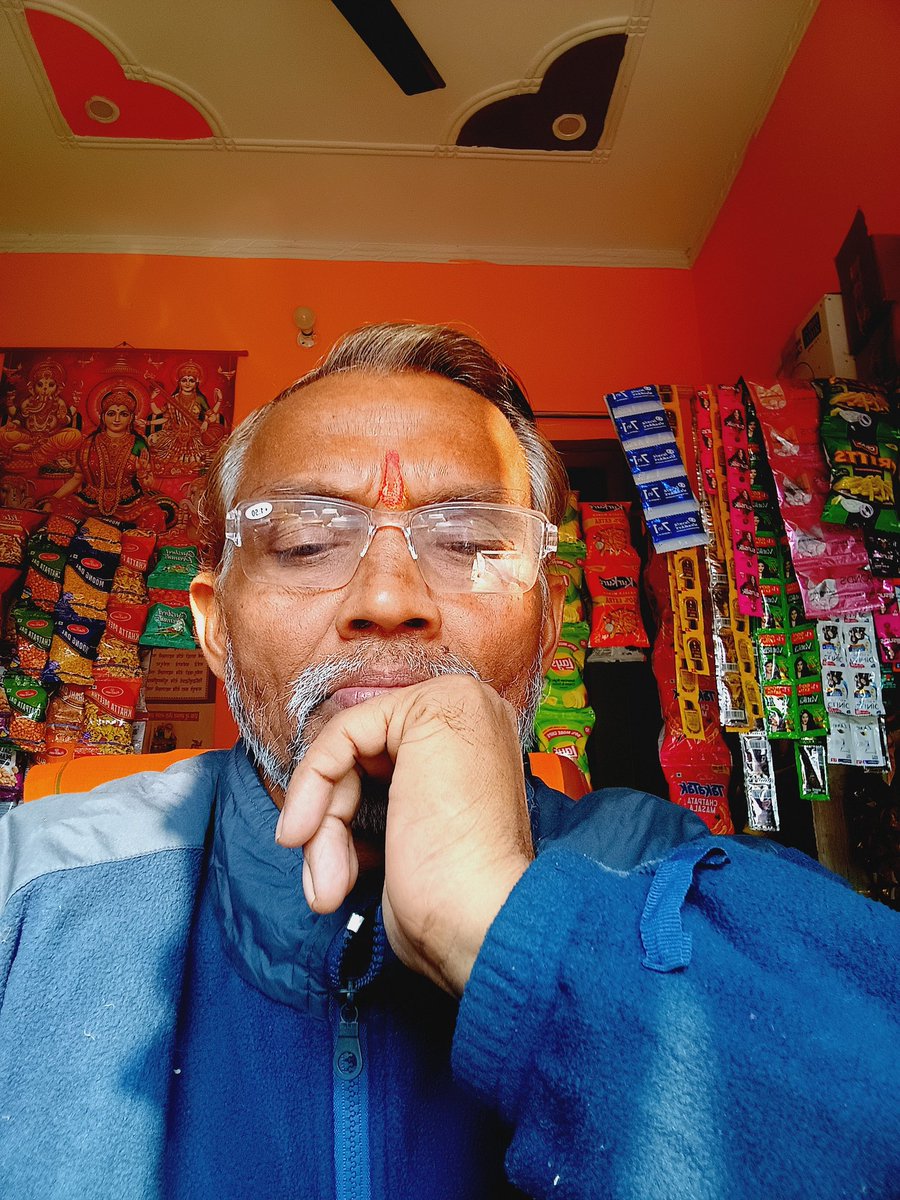 rajeevmanavya's tweet image. &quot;ताकत और पैसा&quot;
 जिंदगी के फल हैं 
किंतु___________
*परिवार और मित्र&quot;
जिंदगी की जड़ है।
इसलिए_______ 
फल के घमंड में 
जड़ मत हिला देना।
शिक्षा ____
जड़ से जुड़े रहो।
जय सनातनी 🚩 
आचार्य राजीव मानव्य 
विश्व सनातनी वाणी आर्यवर्त् 
अखिल विश्व स्वयं सेवक संघ