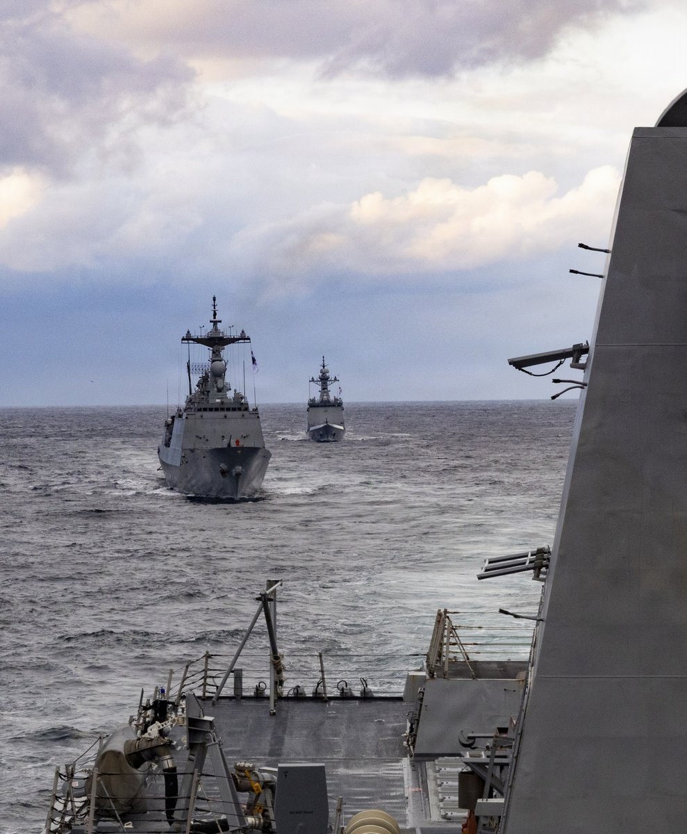 United at Sea During MCSOFEX! 🇺🇸🇰🇷

The U.S.–ROK alliance remains a stabilizing, deterring force—built on cooperation, shared security, and readiness to defend the ROK.

Read more: https://t.co/8xANJ94SQA

#US7thFleet | #InternationalByDesign | #MCSOFEX https://t.co/iPSzDqslM0