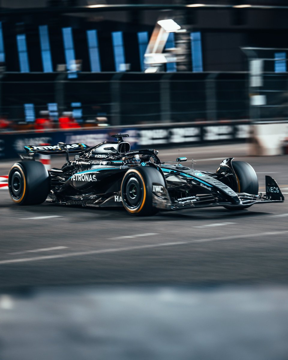 MercedesAMGF1's tweet image. Vegas track pics. You can’t beat them 🤩📸