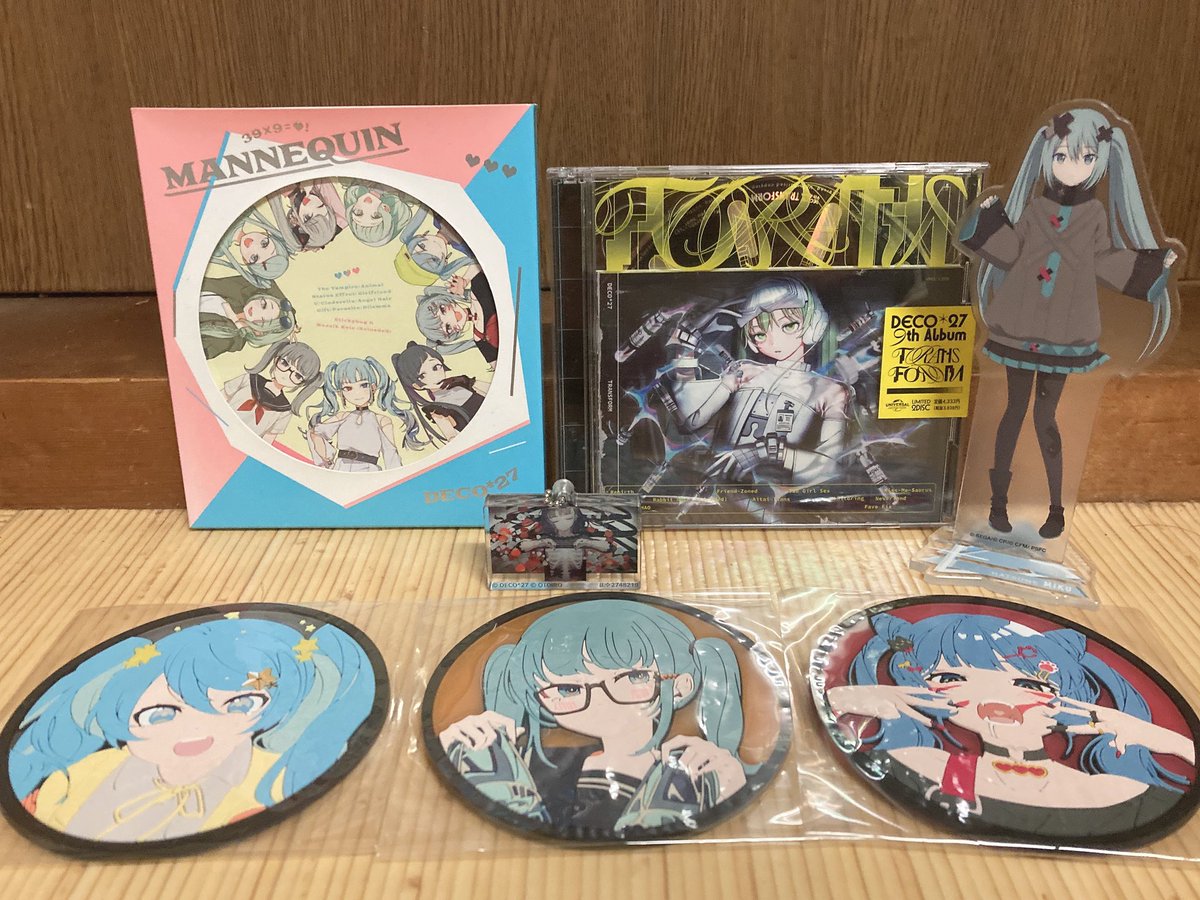 sakukaaaa's tweet image. 近年のDECO*27さん関連のグッズ集めた！！
(バツミクは楽曲提供で関わってたためあります)