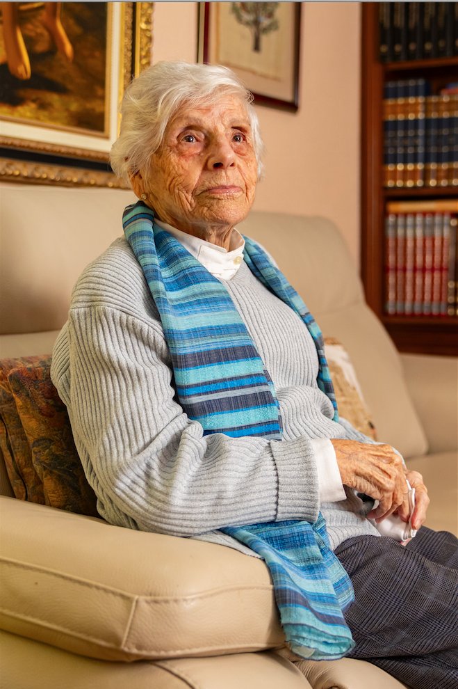 ITA POZA (Madrid 1925)🏀
CUMPLE 1⃣0⃣0⃣ AÑOS
¡100 FELICIDADES 100!🎂

Legendaria entrenadora del CREFF Madrid, campeonas de 7 d las 8 primeras Ligas Femeninas (1964-71, salvo 1966). Enseñaste a jugar a niñas en colegios, reuniste a las mejores y creaste una dinastía✌️
📸 @Educr90