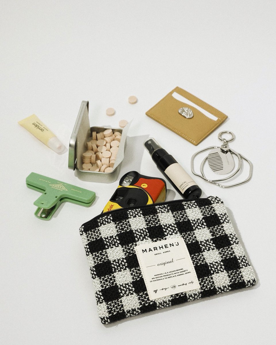 _MARHENJ's tweet image. #EVENT
여러분 저 됐습니다..!!
됐다고요!!
팔로워 1000명 됐습니다🖤🖤

감사한 마음에 쫄라서 이벤트 가져왔어요🤭

#RT+#Follow 후 
멘션으로 원하는 색상을 적어주세요
10분께 ‘모아나 카드지갑’을 드립니다!

마르헨제이 신입 마케터 계속 응원해주실거죠??
대답.(해주세요🙏)

✅당발: 11/28(금)