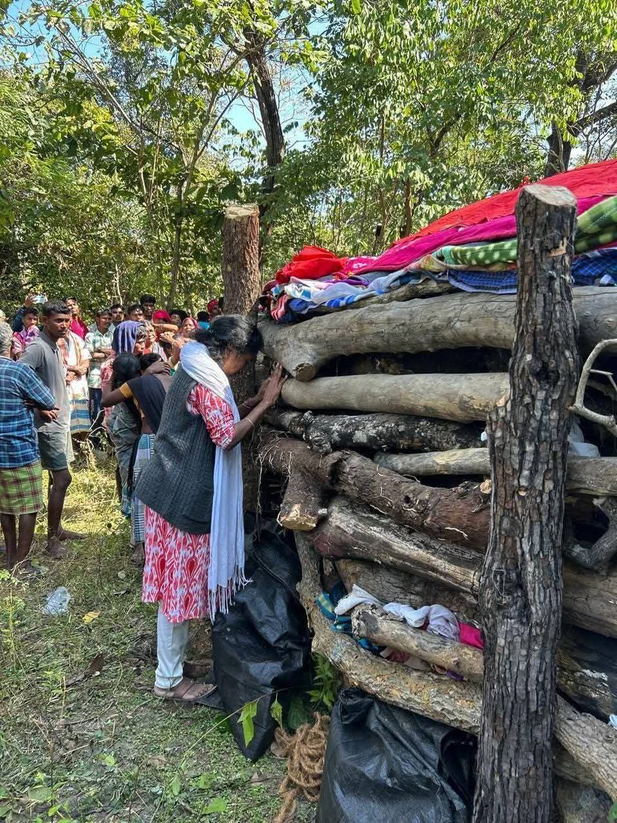 RedBannerHigh's tweet image. You can kill one, but can you kill the will?
Can you finish the idea?
Can you finish the fight for rights?
Can you stop the fire of self-determination?

The fire will reignite and will take down all the repressive remnants with its valiant flames!