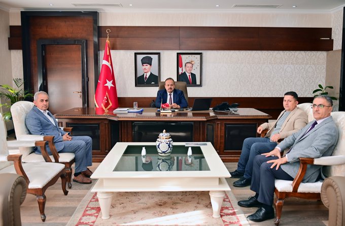 Muhtarlar Vali Yakup Canbolat’ı Ziyaret Etti