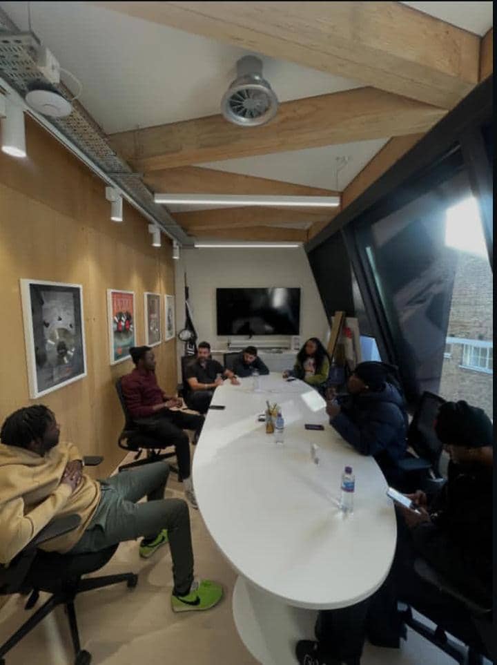 kakaotalk070's tweet image. BE THERE!!!
#fujimoto  #o2arena #seyivibez