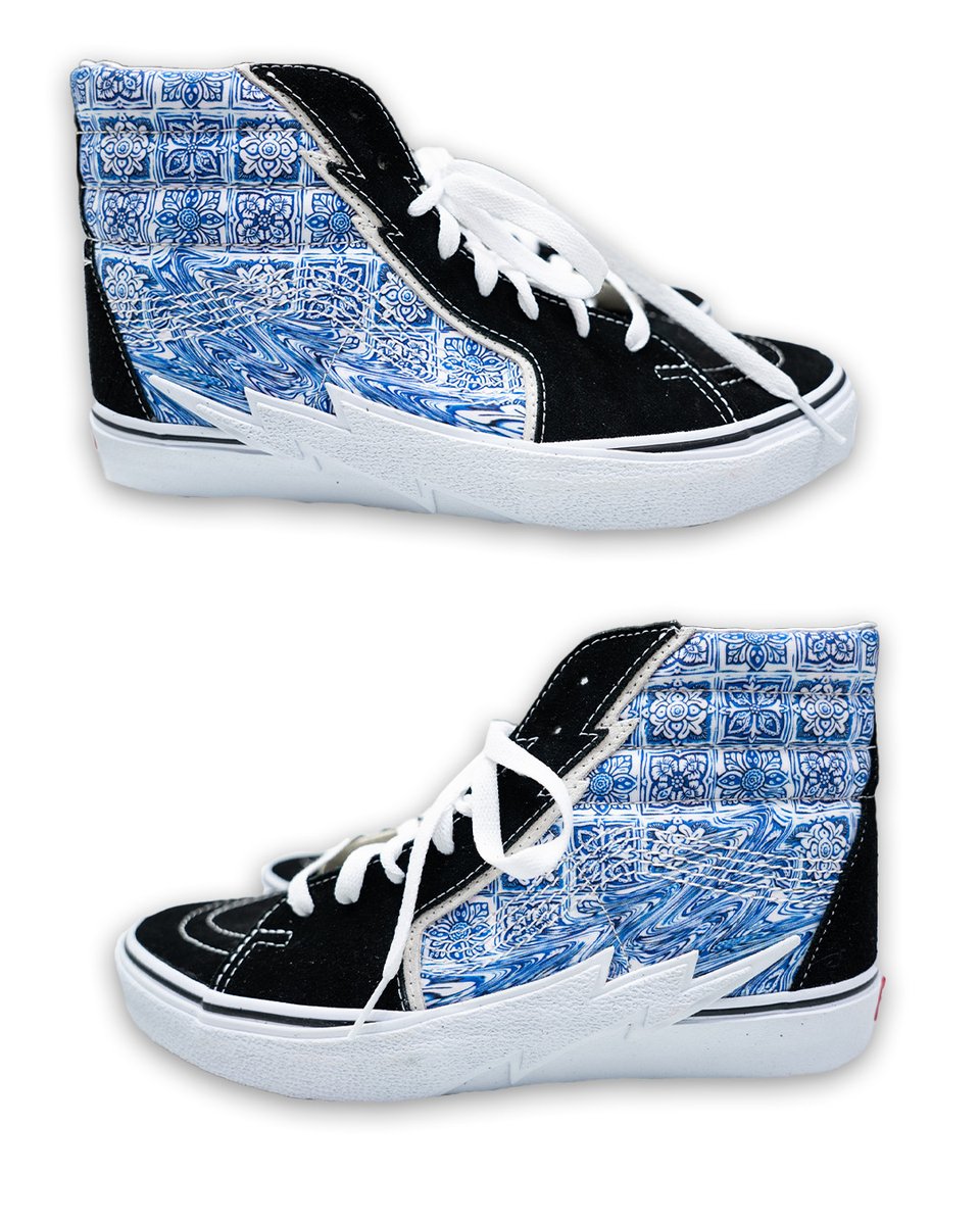 Vans / Sk8-Hi Bolt

PRICE: ¥12,100-
SIZE: MEN 28.5cm

製品コード：VN0A5JIVBKA

定番ブラックに稲妻モチーフが映えるクールなデザイン。丈夫なキャンバス＆スエード素材で快適な履き心地。

…3fdy1w-60241182954.shopifypreview.com/collections/va…

店頭・ONLINE SHOPでご覧いただけます。