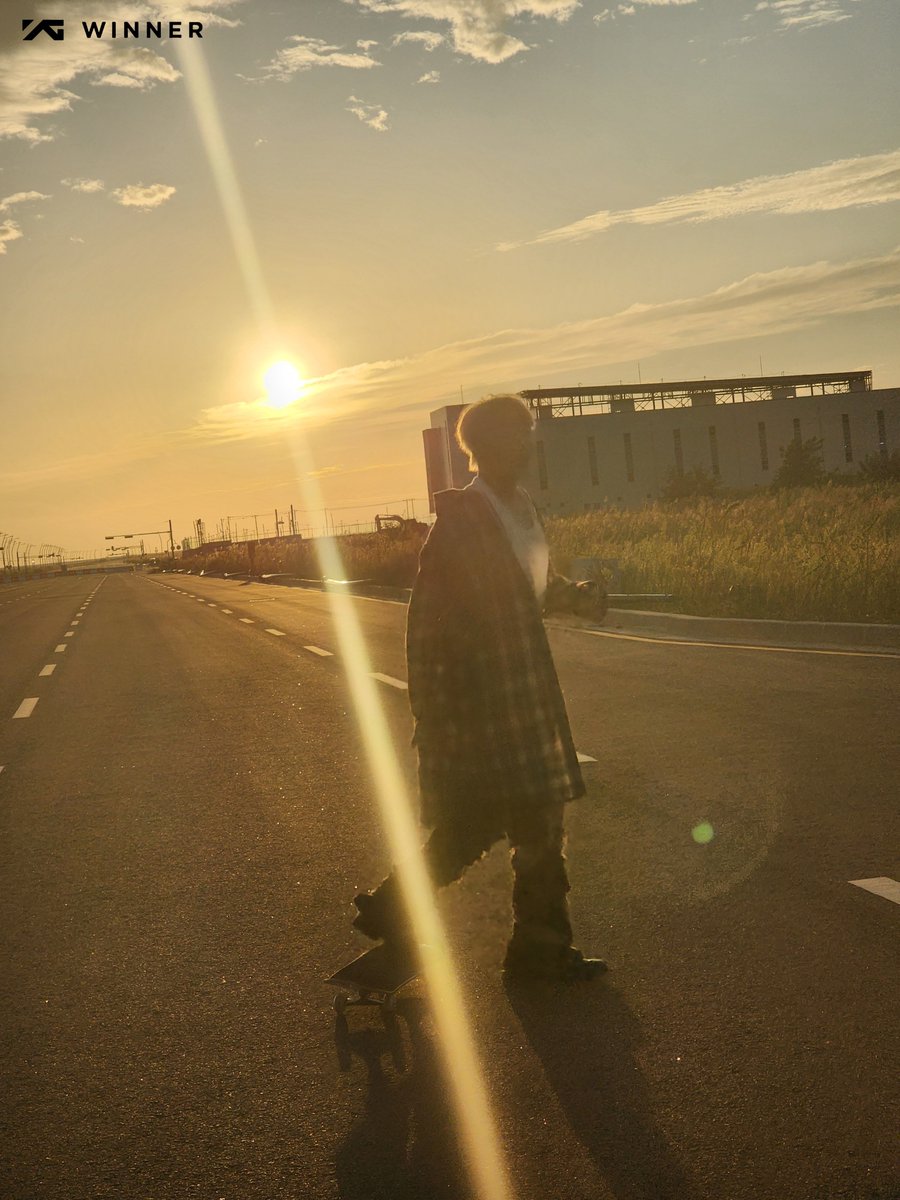 #HELLOINNERCIRCLE

밝고 따뜻한 에너지가 가득했던
<ME (美)> M/V 비하인드가 도착했습니다! 💙

Weverse와 Membership에서
지금 바로 확인하세요! 📸

#KANGSEUNGYOON #강승윤 #YOON
#WINNER #위너 #2ndFULLALBUM #PAGE2