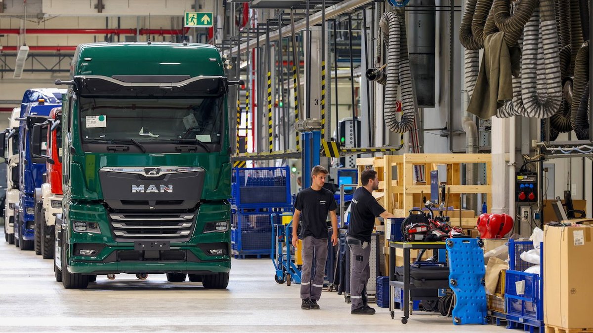 businessamfr's tweet image. Le constructeur allemand de camions MAN Truck supprime 2 300 emplois au cours des 10 prochaines années fr.businessam.be/le-constructeu… #MANTruck #Emplois #Restructuration #Industrie #Volkswagen