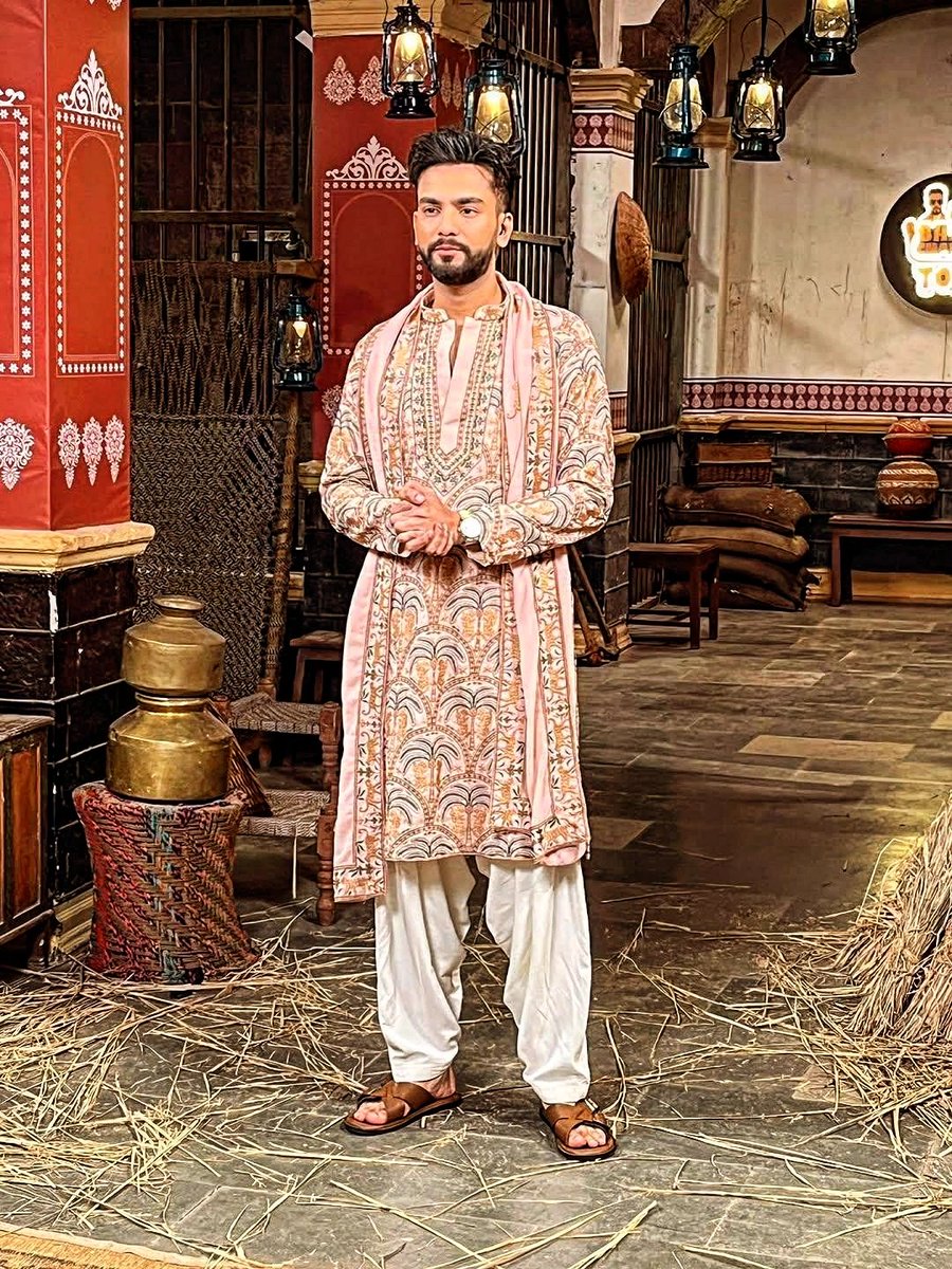 Kya hi lag rahe ho <a href="/ElvishYadav/">Elvish Yadav</a>🔥
Kurta Pajama mei Ghana Sutra lage 🧿
#ElvishYadav #ElvishArmy