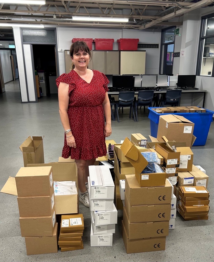 SLSSelectEd's tweet image. Need your lab kitting out? 🤔🛠️

Jill recently visited @ivesheadschool in Leicestershire to help the team equip their brand-new labs. 🧪🏫

🔎 Find out how we can support your lab setup:  science2education.co.uk/labrefit

#ScienceEducation #ScienceTechnicians #STEM