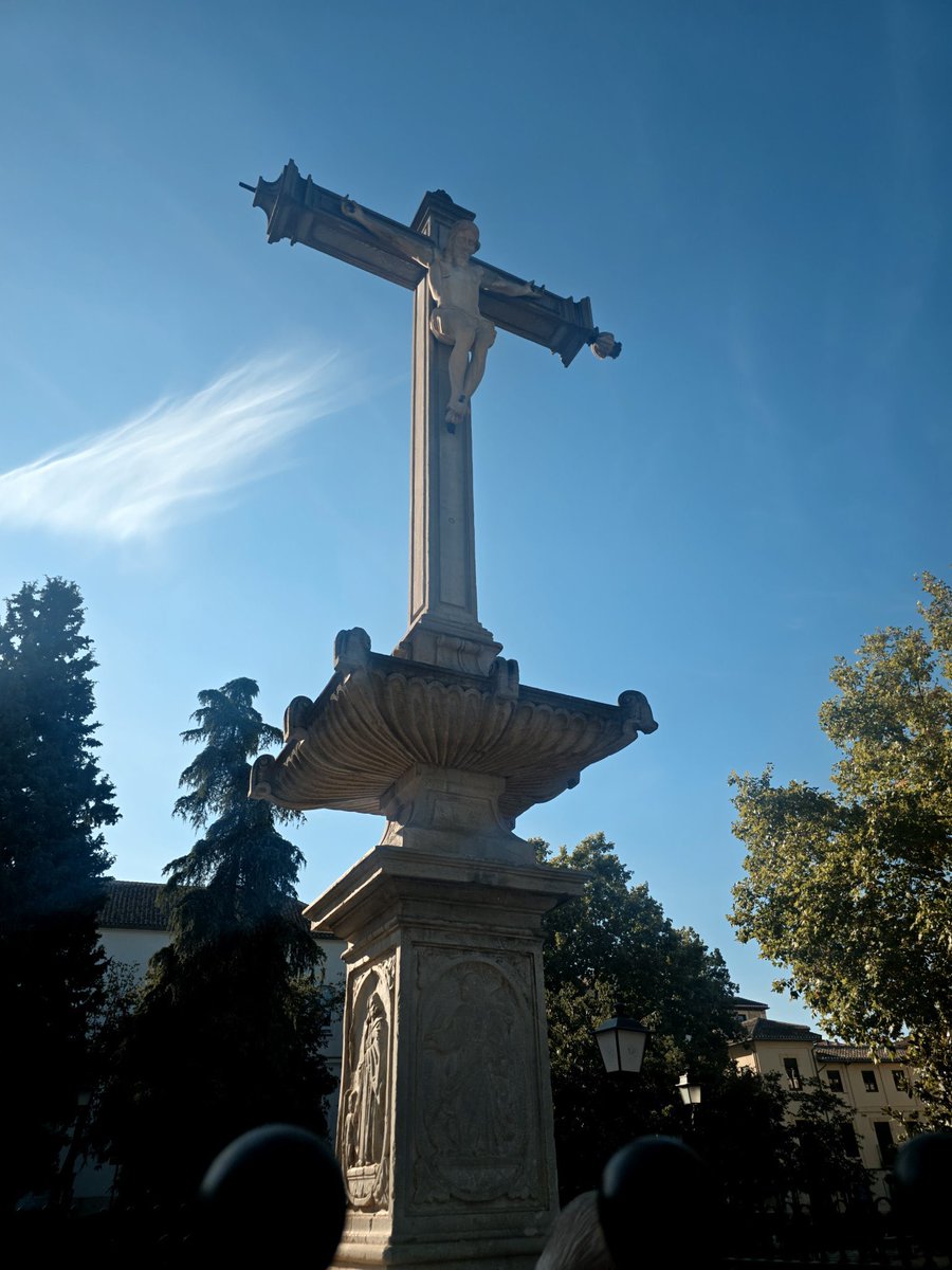 Tuya, Señor, es la grandeza, la fuerza, la gloria, el esplendor y la majestad; porque a ti pertenece todo lo que hay en el cielo y en la tierra.

#granada #viernesdelseñor #viernesdefavores