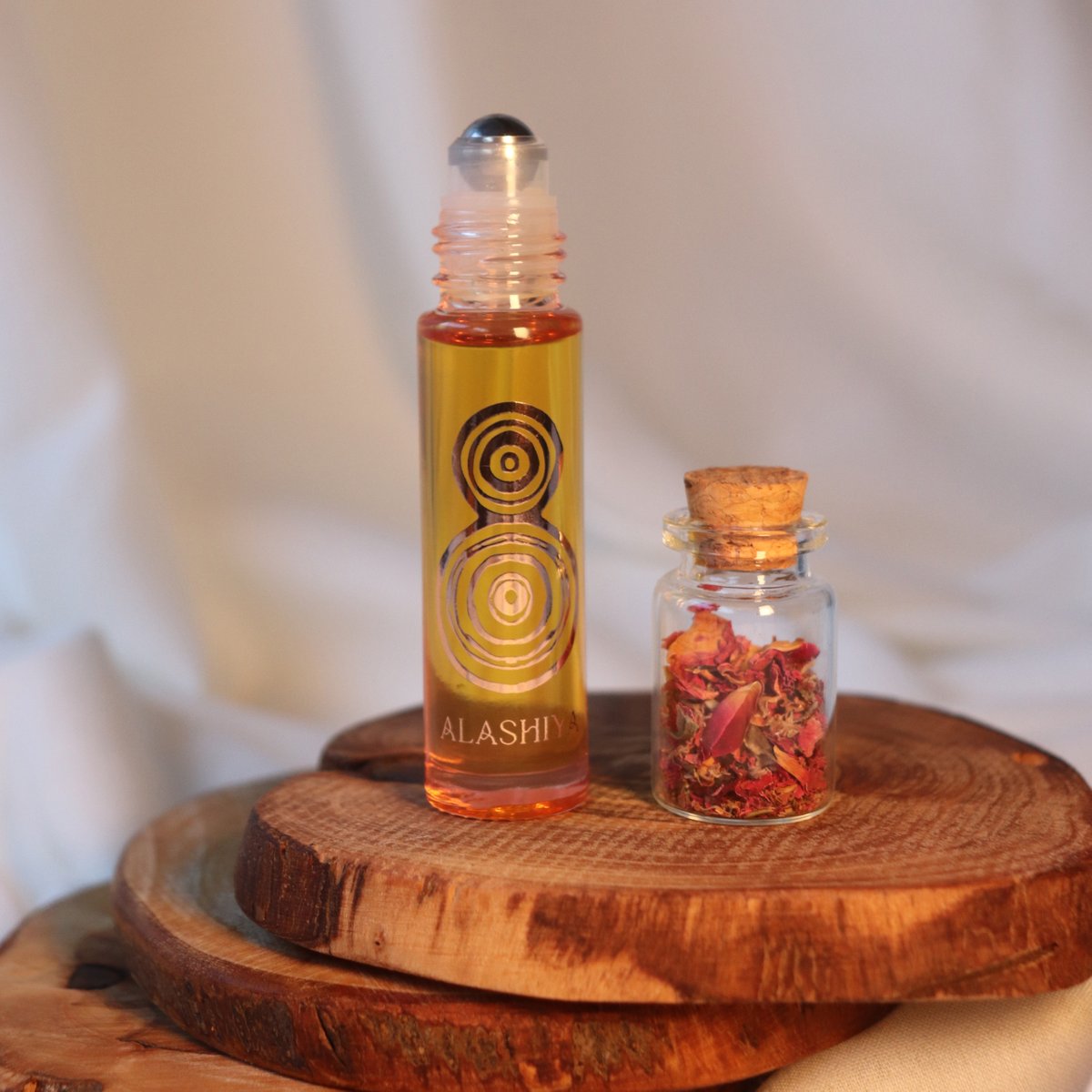 MuseumoftheHome's tweet image. Whether you’re giving the gift of rest, or looking for calm and restoration yourself this holiday, indulge in slow winter days with these natural teas, botanical skincare, and calming scents from our Winter Market makers🌿

Get tickets now at museumofthehome.org.uk