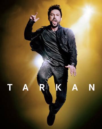 Madem para yok Tarkan Konser biletleri nasıl bitti?
Çünkü;
İnsanlar önce duygusal olarak aç.
Üstelik geleceğe dair umut olmadıkça bugün için para harcanır.
Tarkan sadece bir pop star değil, Türkiye’nin daha refah ve daha mutlu yaşadığı günlerin sembolü.
O şarkılar yeniden o