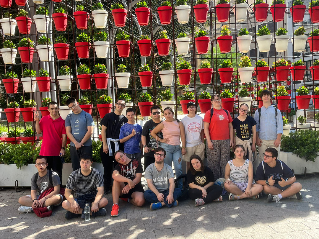 ASSIDOMURCIA's tweet image. 🚶‍♀️ Autonomía en comunidad 💚

Paseamos por el entorno cercano del centro de nuestra ciudad para aprender a movernos de forma autónoma y segura. 🌍

Ganamos confianza y  nuevas experiencias que nos hacen más libres.

Pequeños pasos que nos hacen más independientes cada día. ✨