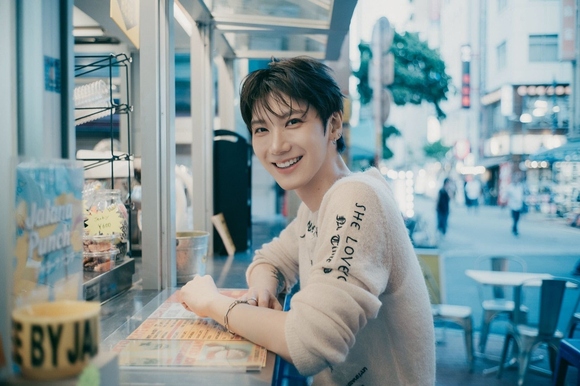 NCT テン 写真(ガラス製) NCT テン、日本で撮影した初ソロ写真集「essentia」を2026年2月に発売