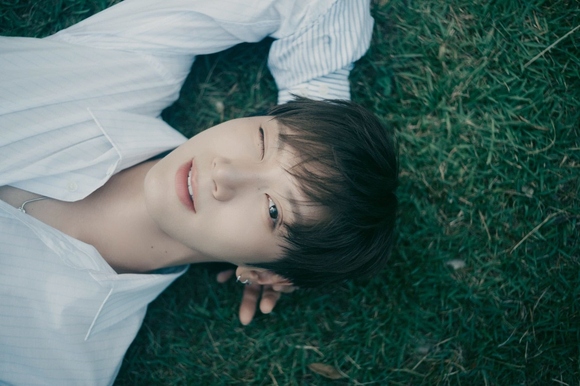 NCT テン、日本で撮影した初ソロ写真集「essentia」を2026年2月に発売