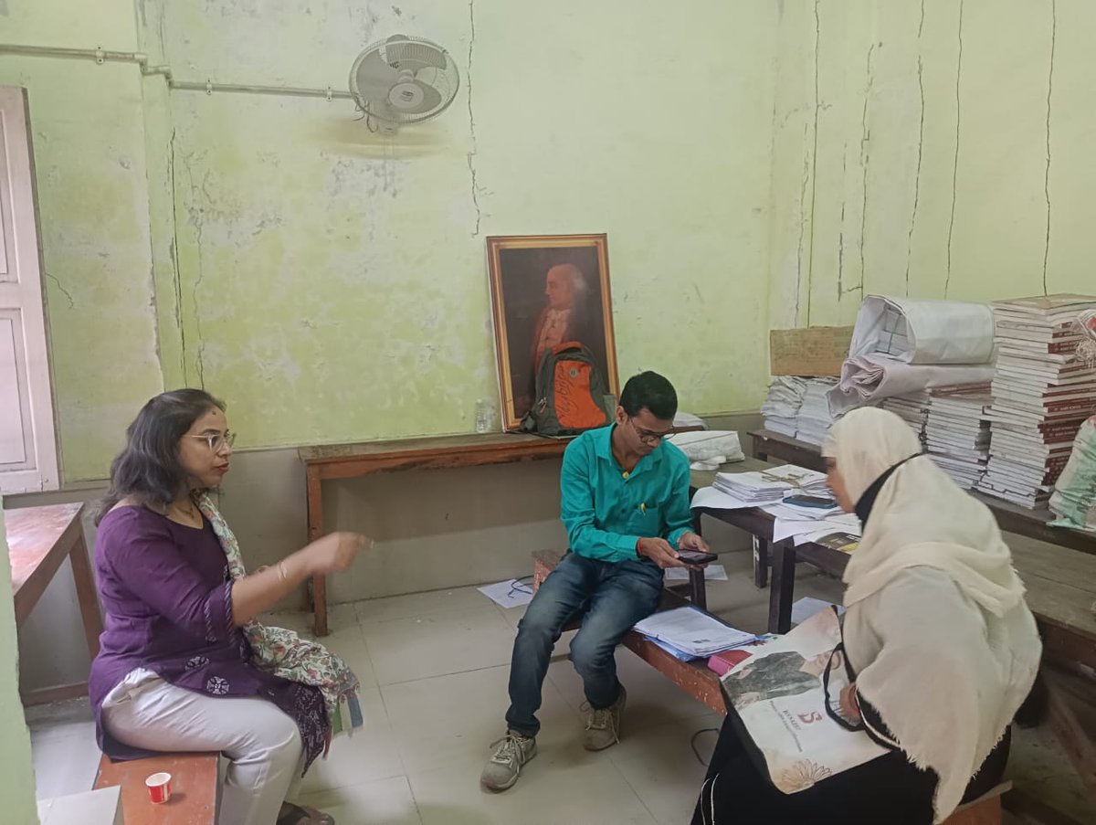 CEOWestBengal's tweet image. ERO Chowranghee visiting and interacting with the BLOs regarding the digitization process of Enumeration forms at Kolkata North district, West Bengal.
#SIR #EnumerationForm #BLO #Digitization
@ECISVEEP @SpokespersonECI @PIBKolkata