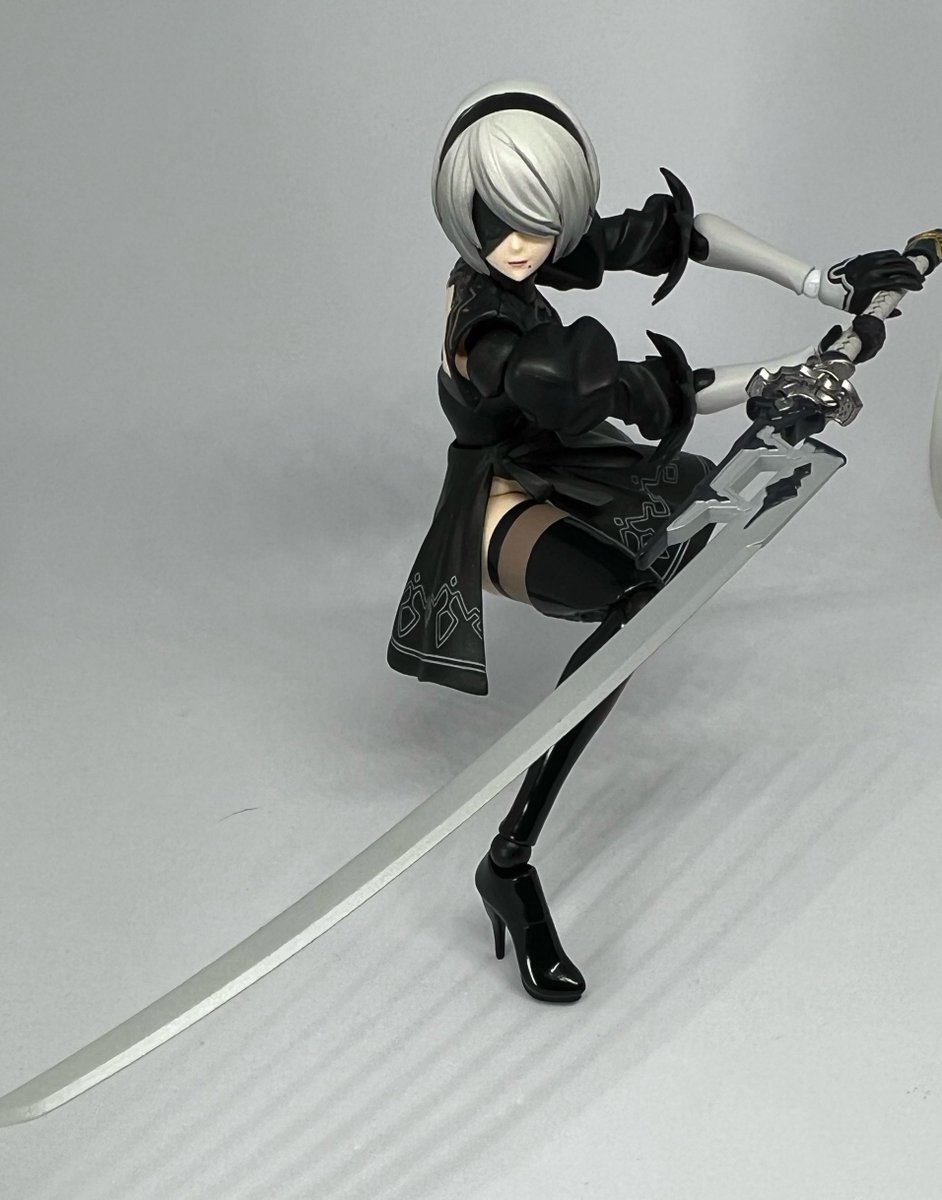 右からBUZZmod、figma、フィギュアーツ figmaが1番背が高い 大剣もBUZZ