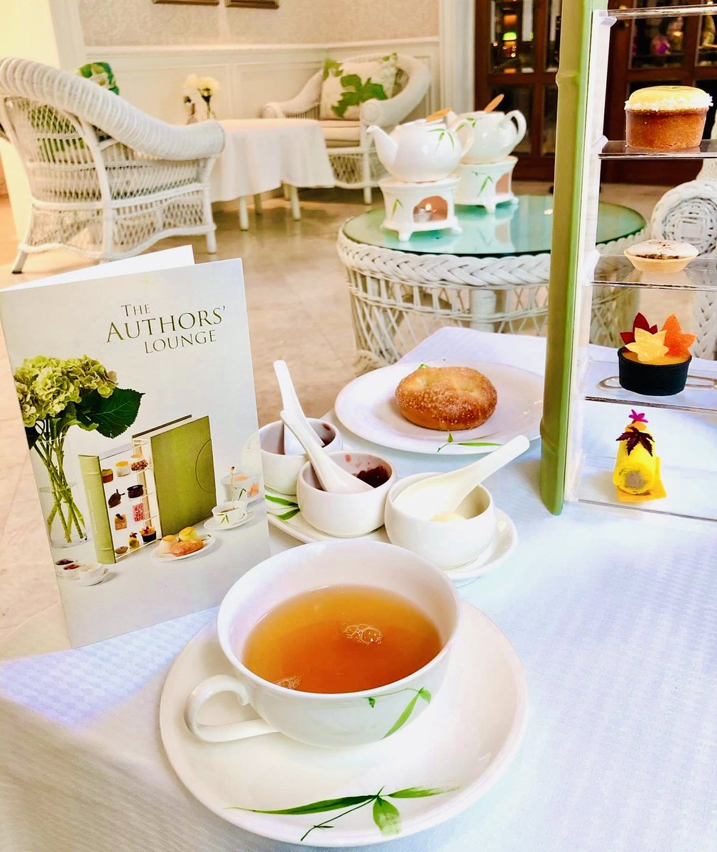Afternoon tea 

กลับมาช่วยงานที่บ้านก็ดีเหมือนกันแฮะ เซลล์ของบริษัทคู่ค้ามีแต่แหล่มๆเลย กุเข้าใจเฮียกุละที่รบเร้าให้กลับมาช่วยงานที่บ้านเพราะเหตุนี้เอง ก็คงต้องปิดดีลให้ได้วันนี้สินะ