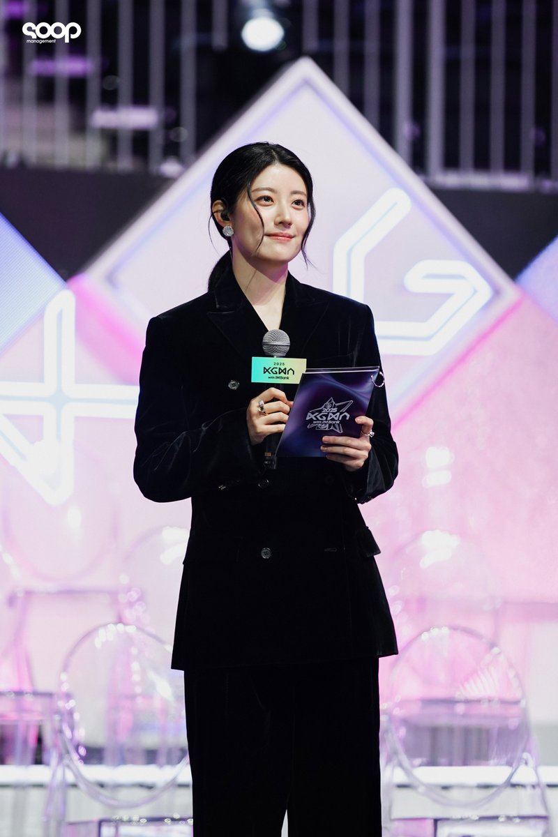 soop_ent's tweet image. 👥👤👤👥👤👥(너무이뻐)👤👥👤👥👤👥👥👥👤👤(웅성)👤👥👤👥👤👥(눈부셔)👤👥👤👥👥👥👤(웅성웅성)👤👤👤👥👤👤👥👥👥