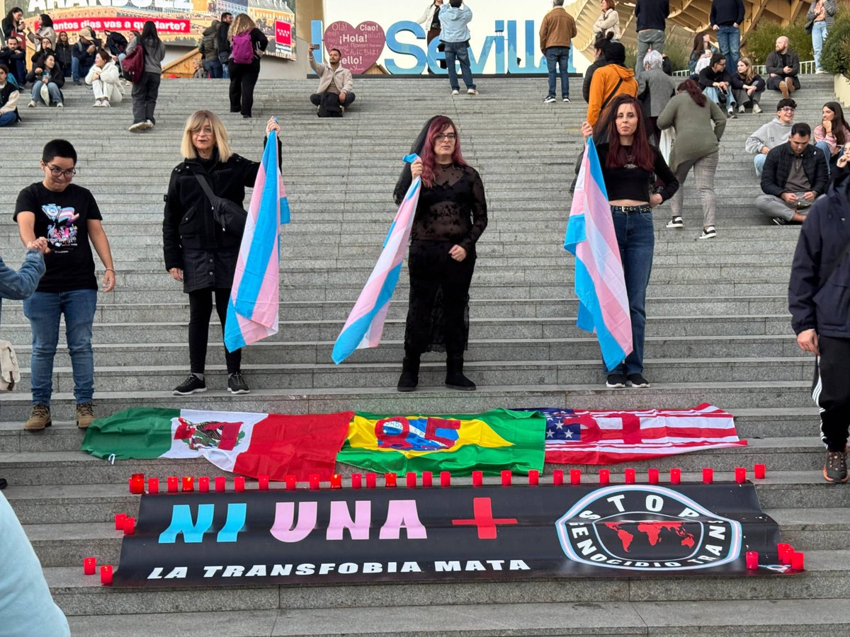 CambrolleMar's tweet image. 🏳️‍⚧️ 𝗣𝗲𝗿𝗳𝗼𝗿𝗺𝗮𝗻𝗰𝗲 𝗽𝗼𝗿 𝗲𝗹 𝗗𝗶́𝗮 𝗜𝗻𝘁𝗲𝗿𝗻𝗮𝗰𝗶𝗼𝗻𝗮𝗹 𝗱𝗲 𝗹𝗮 𝗠𝗲𝗺𝗼𝗿𝗶𝗮 𝗧𝗿𝗮𝗻𝘀 🏳️‍⚧️
La @ATA_Trans representó una performance ayer 20N  en las Setas de la Encarnación, en Sevilla, “para alzar la voz ante una realidad que duele, pero que también exige…