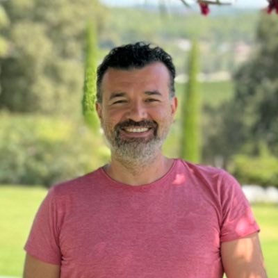 iyikulisresmi's tweet image. &quot;Apo, bu milletin vicdanında lanetlenmiş bir isim. Bırakın Bahçeli&apos;yi, Zeus gitse İmralı&apos;ya bu hınç değişmez. Denemesi bedava, buyurun gidin.&quot;

Afşin Hatipoğlu