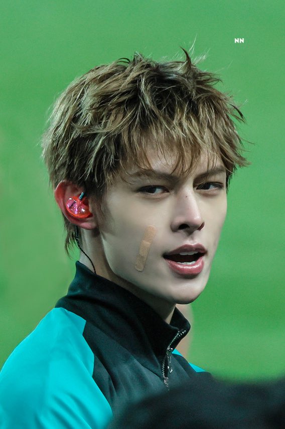 Apepiette's tweet image. 제임스 향수 디올 소바쥬 베르사체 에로스 톰포드 토바코 바닐 이런거 쓰게 생겼는데 복숭아 향기나는거 쓴다고? ㅅㅂ