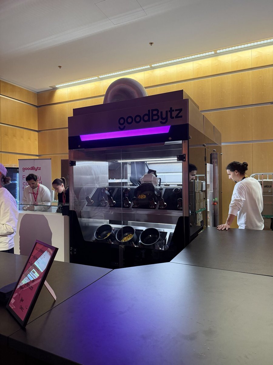 NiclasSchlop's tweet image. You ever feel like Europe’s startups are trying to outshout the US, while New York and San Francisco aren’t even listening? 🇪🇺 vs 🇺🇲 

I was there at @bitsandpretzels 
Honestly? It was electric.

How was your experience?

#Germany #Europe @StartupCred #startupecosystem