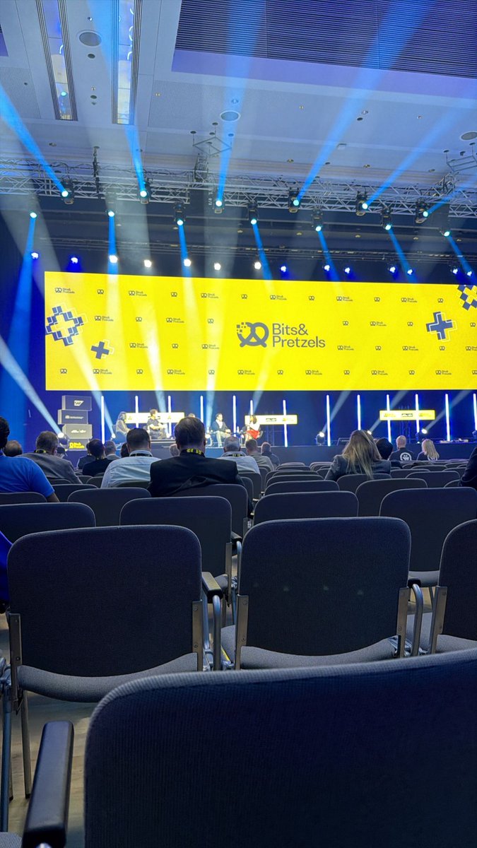 NiclasSchlop's tweet image. You ever feel like Europe’s startups are trying to outshout the US, while New York and San Francisco aren’t even listening? 🇪🇺 vs 🇺🇲 

I was there at @bitsandpretzels 
Honestly? It was electric.

How was your experience?

#Germany #Europe @StartupCred #startupecosystem
