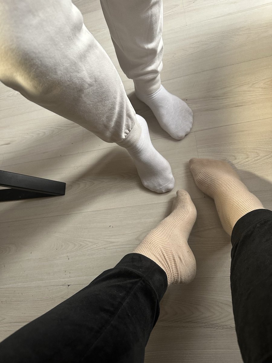 Za niedługo idę z mamą na zakupy, wiesz co robić frajerze. Opłać nam zakupy, mamie buty na dzisiejszą imprezę itd. Po czym grzecznie spierdalaj do kąta i czekaj na możliwość przydania się nam pizdo.