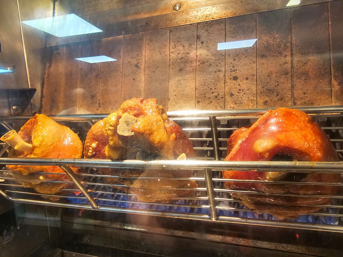 Rotisol's tweet image. Manchester, you were a blast! Two awesome demos at the JESTIC kitchen—massive thanks to the team for hosting. 
Big things coming… watch this space!
@jestic_ltd
#rotisol #rotisserie #newconcepts #🔥 #🐓 #🇫🇷