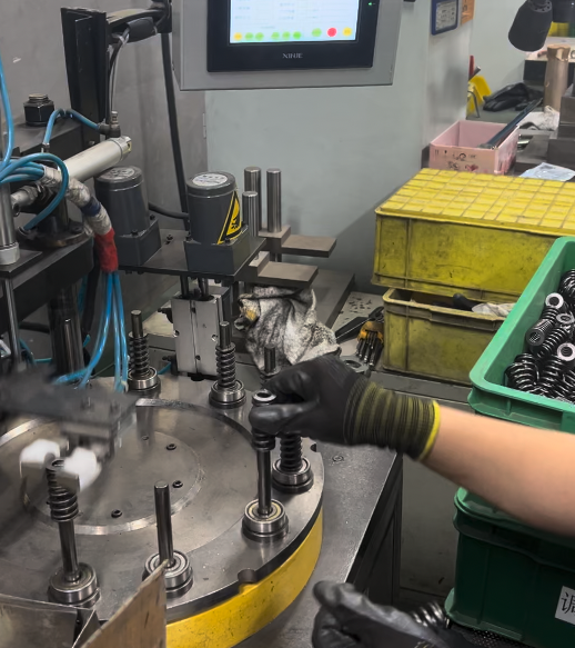 TopwayP87538's tweet photo. Ensuring quality in every spring! Our rigorous inspection process guarantees durability and performance. Trust us for top-notch springs that meet the highest standards. 🌟 #QualityControl #SpringTesting #Precision #fyp #foryou https://t.co/zyKJmr7DJn