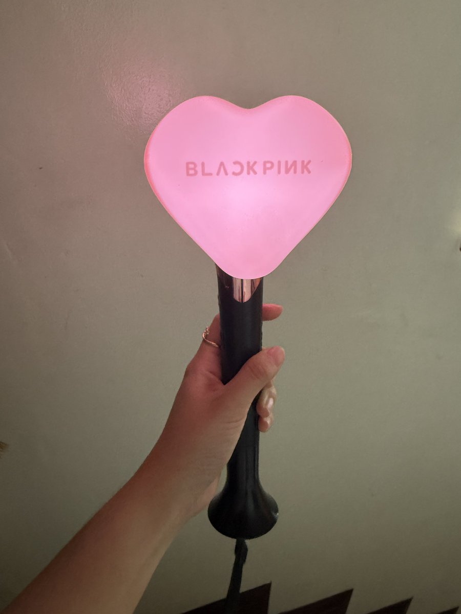 _zienery's tweet photo. wtr lfr ph

blackpink official lightstick v1 for rent

- ₱750 
- both days available 
- loc: marikina

🏷️: jisoo jennie rosé lisa light stick pyongbong

#DEADLINE_IN_BULACAN 
#BLACKPINK_DEADLINE_in_BULACAN https://t.co/ukFtJJ2xwl