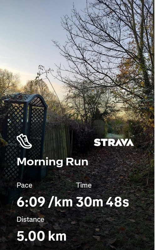 Morning 5km run 
Taking it steady as it was quite slippy out there, but a beautiful clear sky. A lap down the  hill, around the uni lake and back through the allotments. 
Take care out there! 
Happy Friday 😃🏃‍♀️
#York #Running