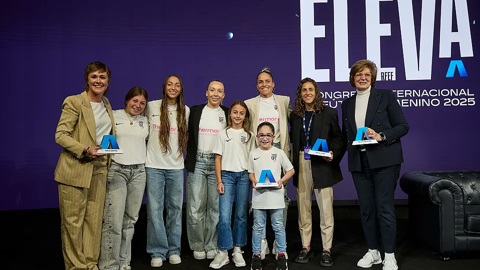 GroupeAtlantic's tweet image. 🏅 Nuestro Club: el @MadridCFF recibe el Premio ELEVA Cantera en el I Congreso Internacional ELEVA, organizado por la @RFEF. Este galardón reconoce su labor en la formación de jóvenes futbolistas. ¡Enhorabuena! 💜 

rfef.es/es/noticias/la…

#ELEVARFEF #Thermor #GroupeAtlantic