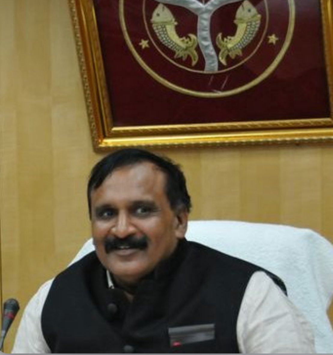 SupriyaShrinate's tweet image. यह दीपक सिंघल हैं 

उत्तर प्रदेश के मुख्य सचिव रहे

यह 1500 करोड़ रुपए के गोमती रिवरफ्रंट घोटाले में आरोपी हैं 

इन्होंने राहुल गांधी जी के ख़िलाफ़ चिट्ठी लिखी है