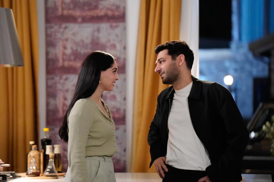 IONESCUGABRIE61's tweet photo. 🆕📌 #GüllerveGünahlar #MuratYıldırım #tvseries
#actor #leadrole
Episode 7 Summary and Stills:
Accused of treason, Cihan struggles to survive and wants to do Serhat one last favor: tell him who Kader’s father is. Zeynep and Kader’s return home disrupts Berrak’s plans. Berrak, eager to solidify her position in the household, is unaware that Cihan is about to reveal her secret.